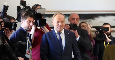 Ustawa azylowa wciąż czeka. Nagle na konferencji Tusk zwrócił się do Dudy
