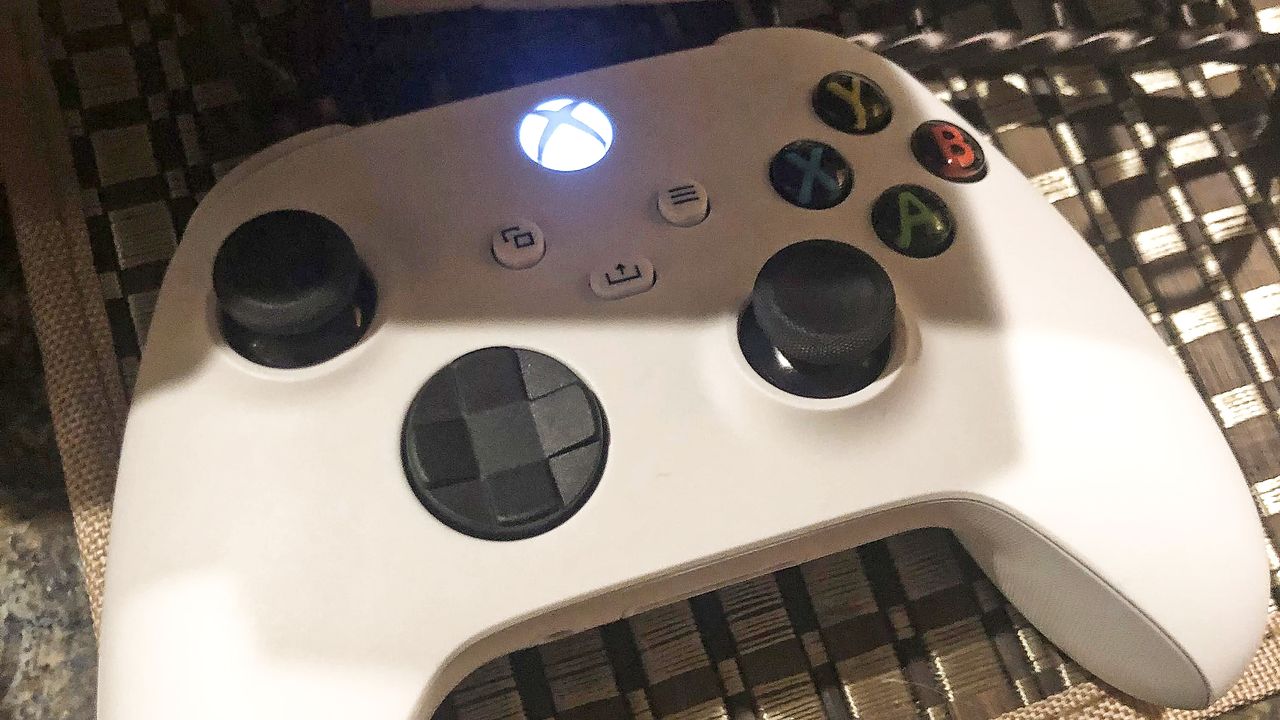 Xbox Series X: wjeżdża nowy kontroler. Cały na biało