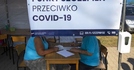 Nowe zjawisko w punktach szczepień. Lekarze mówią, że było to nieuniknione