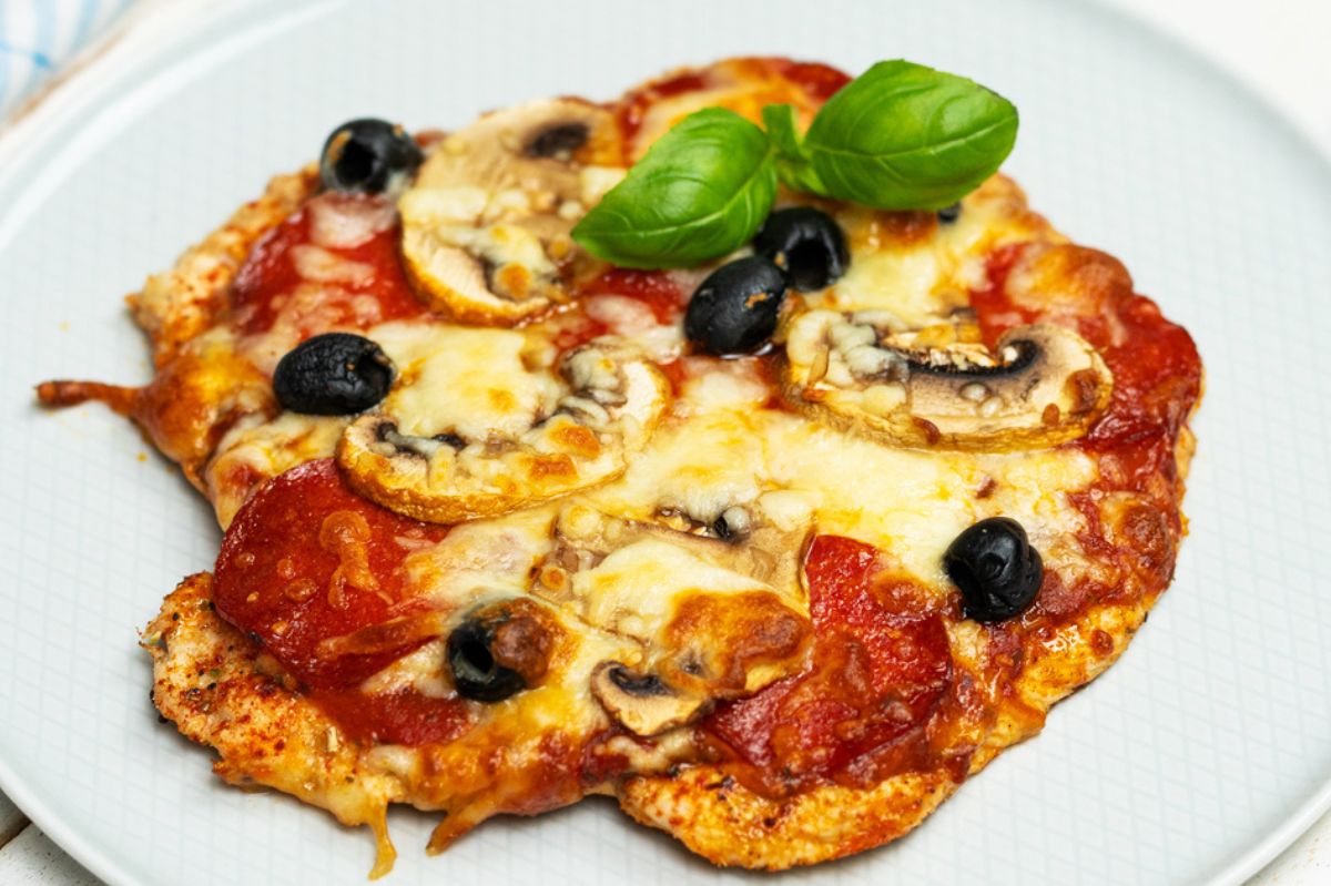 Revolutionize your pizza night with a chicken crust creation