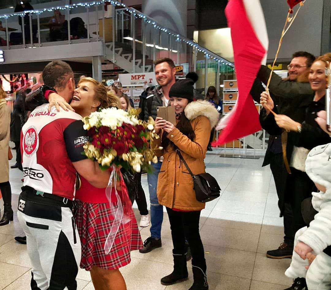 Marcin Łopucki powitany na lotnisku