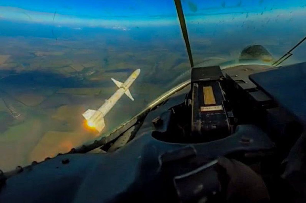 AGM-88 missile launched from a MiG-29