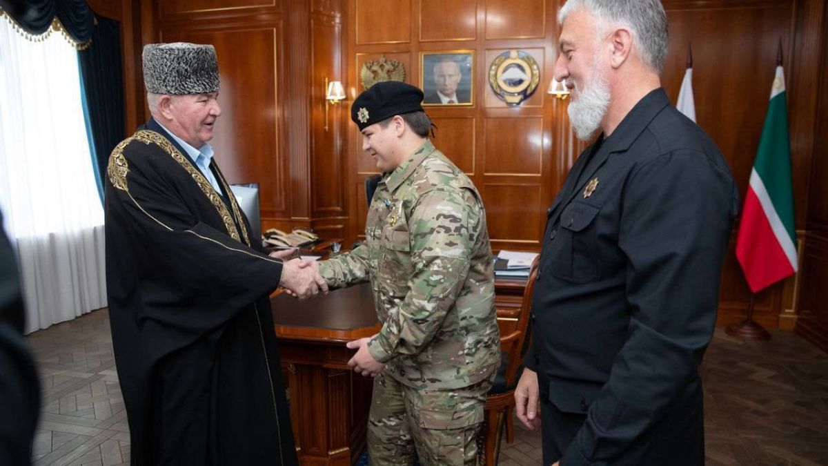 Syn Kadyrowa podczas otrzymywania kolejnej nagrody