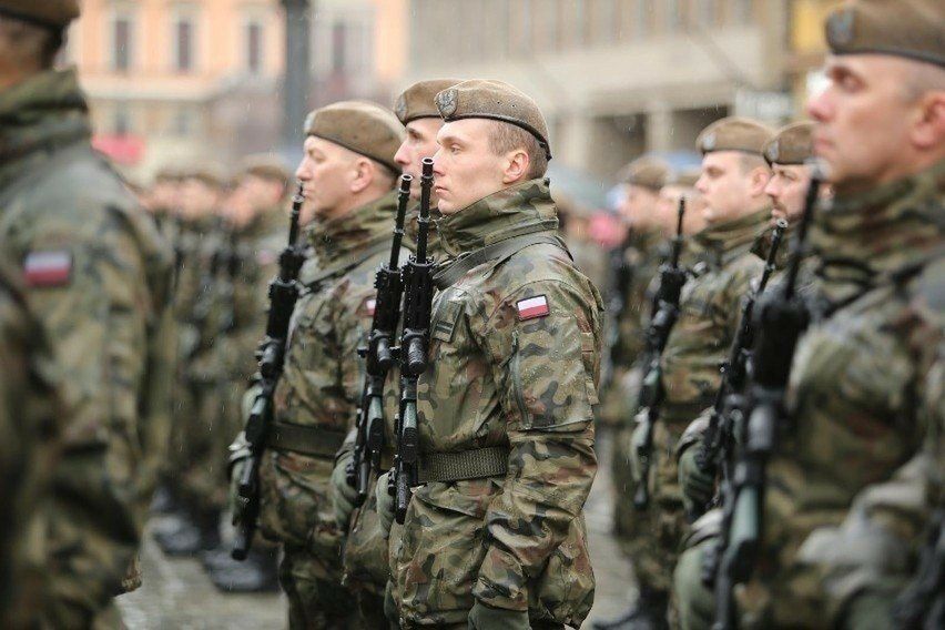 Ile zarabiają żołnierze w Polsce? W 2026 roku kolejne podwyżki. Wiemy, ile dostaną