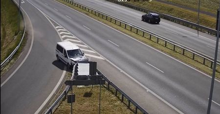 O krok od tragedii. Kierowca zasnął za kierownicą na drodze ekspresowej S19 niedaleko Lublina. Mamy nagranie