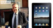 Waldemar Pawlak używa iPada!