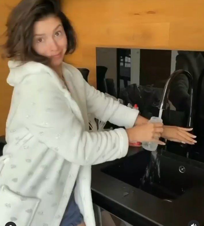 Klaudia Halejcio radzi sobie z obowiązkami mamy
