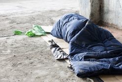 Młoda kobieta z dzieckiem mieszkała w namiocie. Pracownicy socjalni zawiadomili policję