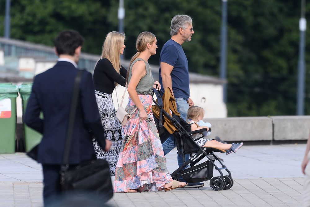 Joanna Krupa z rodziną na Starówce