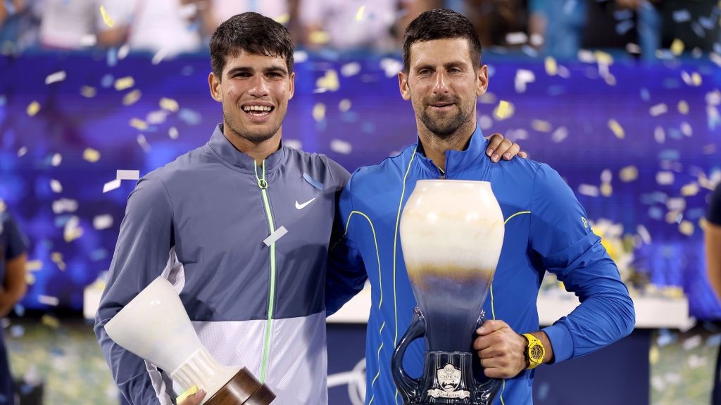 Na zdjęciu od lewej: Carlos Alcaraz i Novak Djoković
