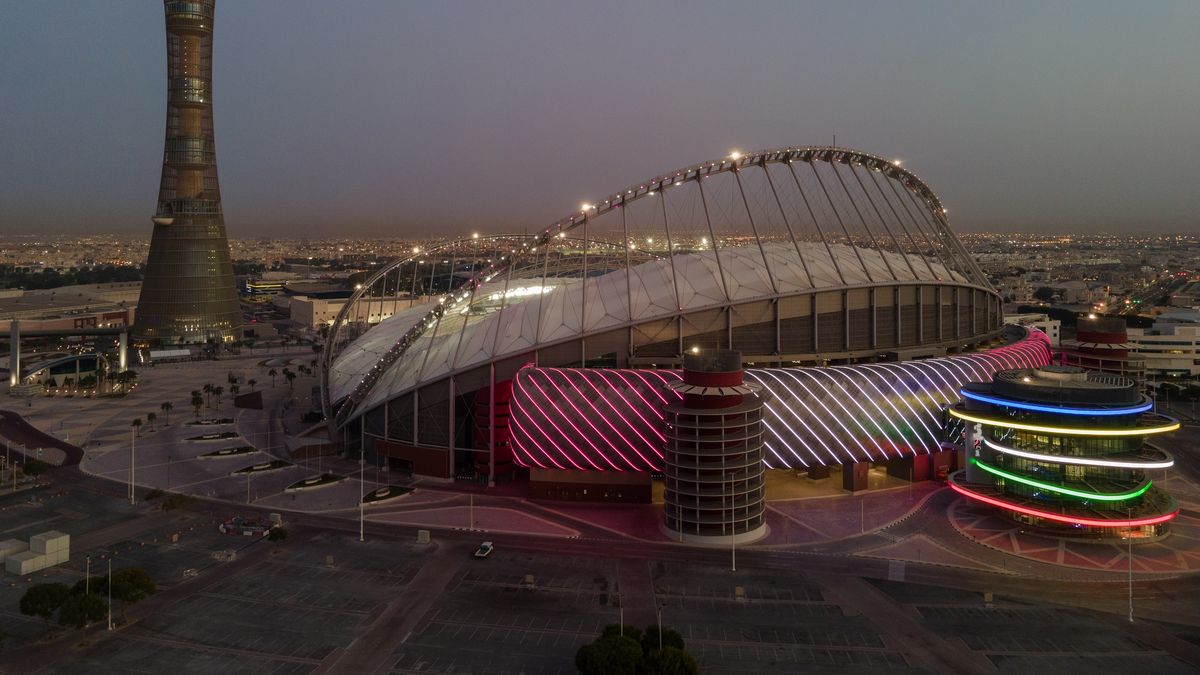 Przy budowie nowoczesnych stadionów w Katarze zginęło wielu pracowników
