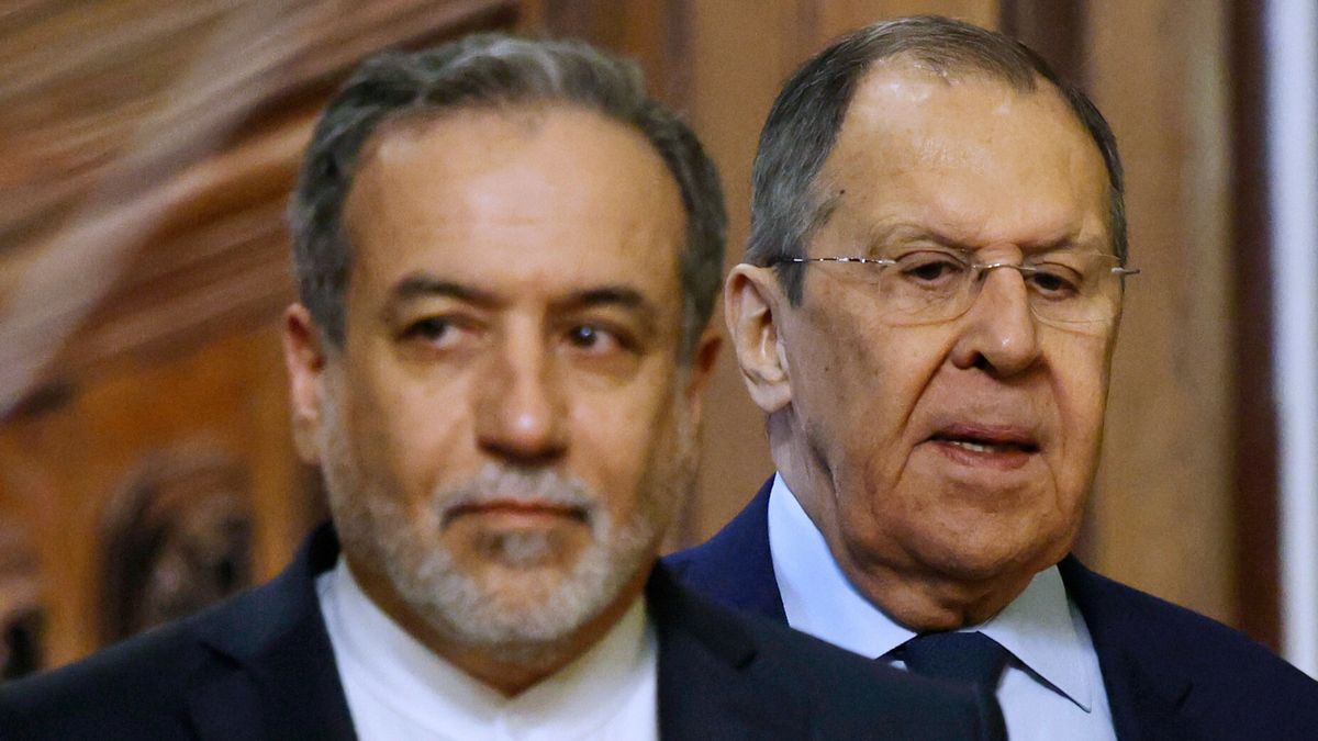 Archiwum zagraniczne East News 2025-04Iranian Foreign Minister Abbas Araghchi, foreground and Russian Foreign Minister Sergey Lavrov attend a news conference following their meeting in Moscow, Russia, Friday, April 18, 2025. (Tatyana Makeyeva/Pool Photo via AP)Tatyana Makeyeva