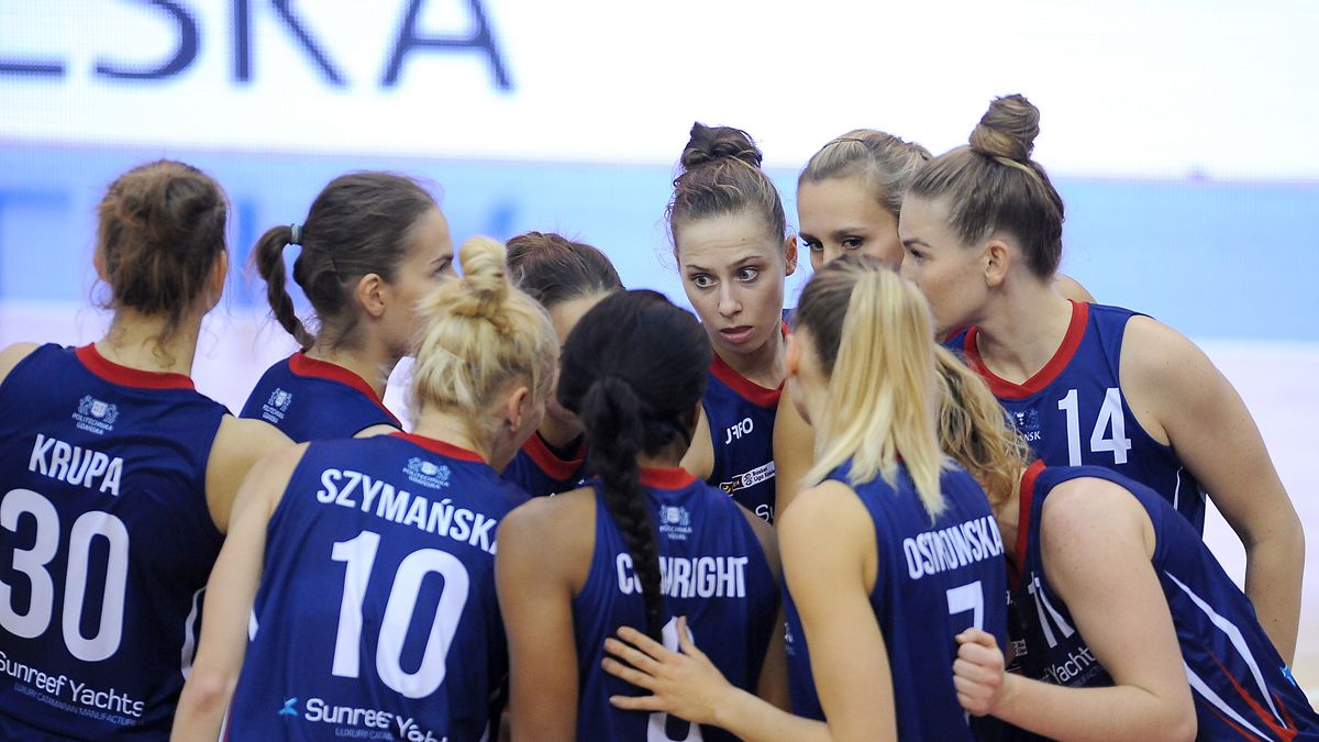 WP SportoweFakty / Krzysztof Porębski / Na zdjęciu: koszykarki DGT Politechnika Gdańska