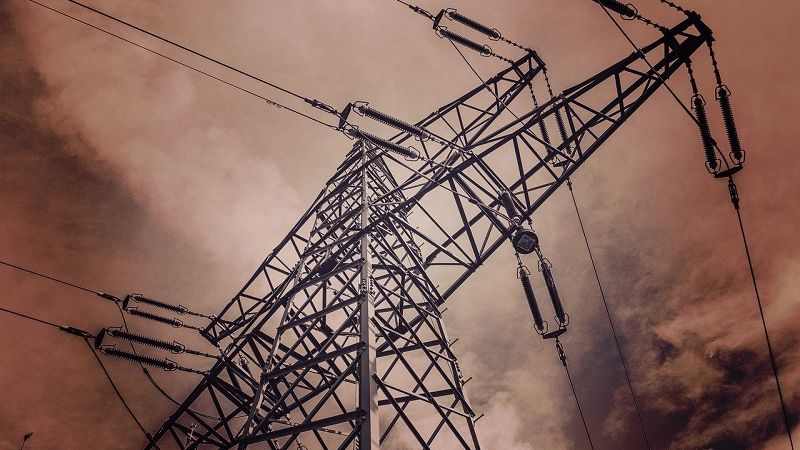 słup linii energetycznej prąd