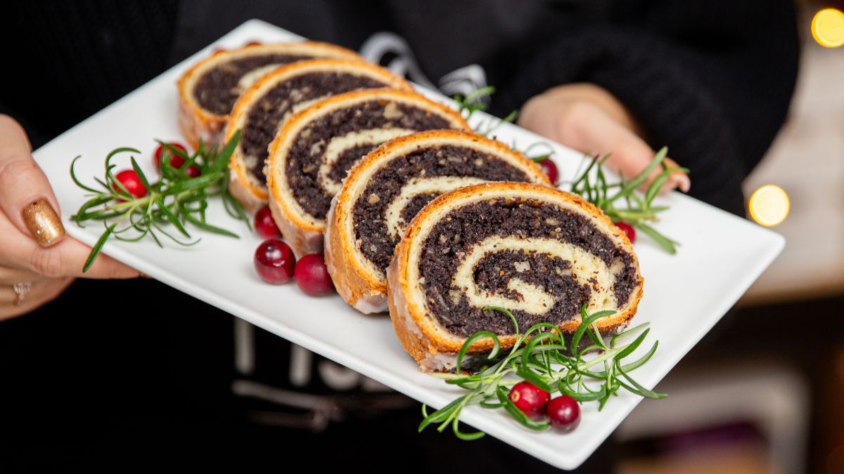 Makowiec w formie rolady to prawdziwy strzał w 10!