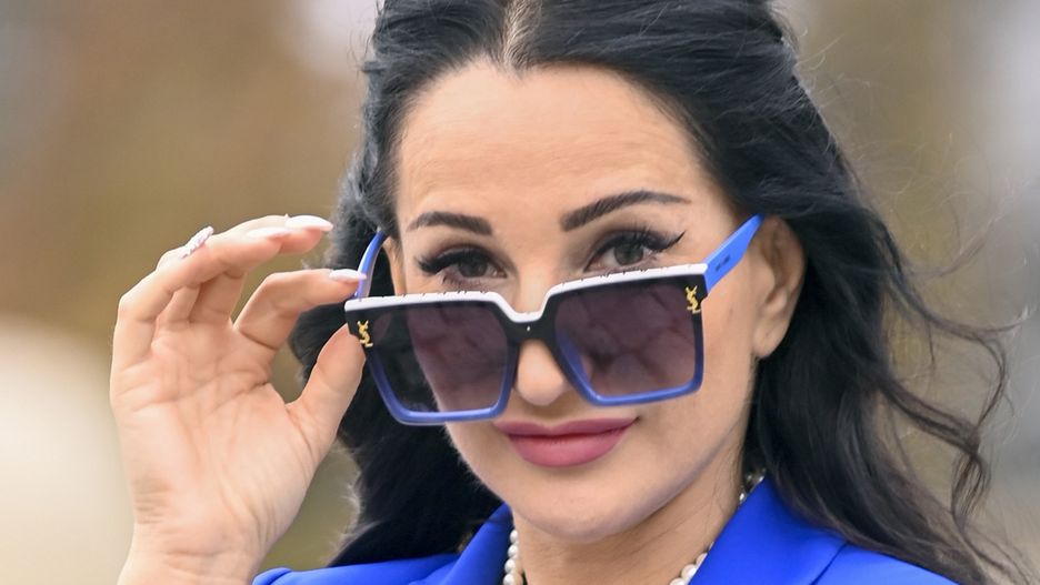 Justyna Steczkowska w modnym garniturze