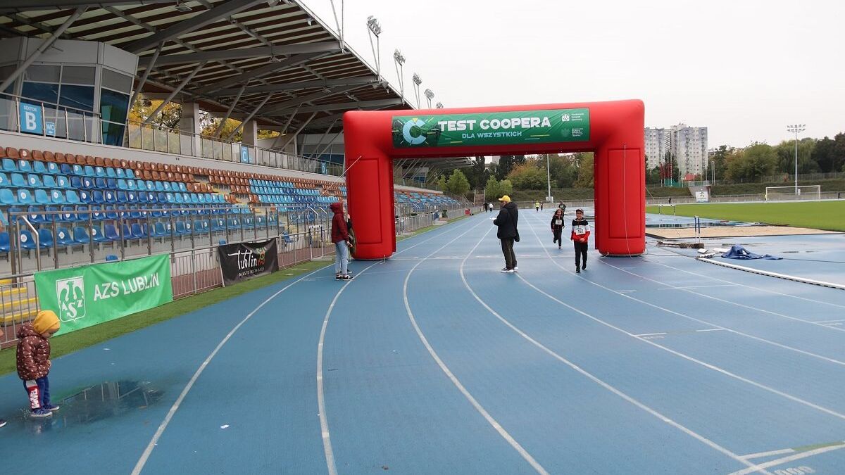 Test Coopera na stadionie lekkoatletycznym w Lublinie