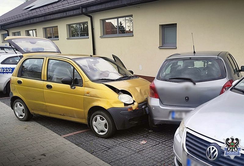 Kolizja na parkingu. Policjanci przecierali oczy