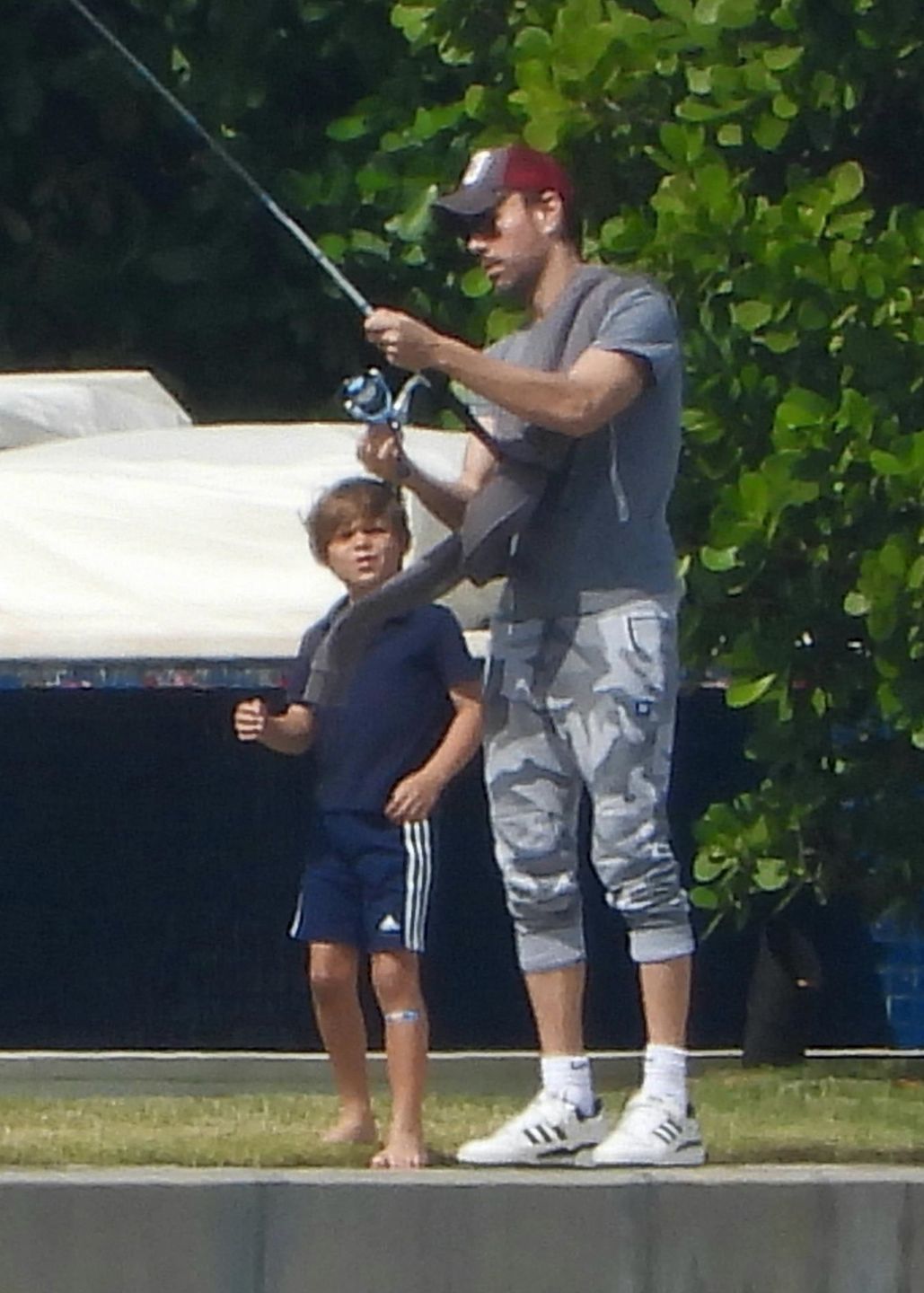 Enrique Iglesias i Anna Kournikova relaksują się z dziećmi