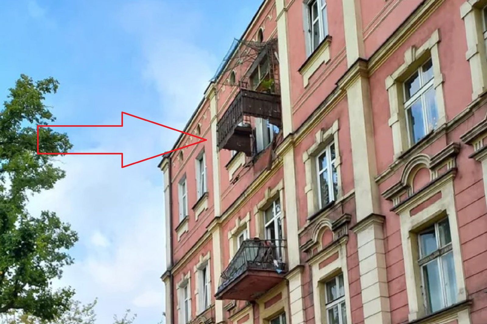 Małżeństwo spadło z balkonu przy ul. Czystej w Sosnowcu.