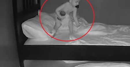 Włączyli kamerkę i... Niesamowite, co robi dziecko