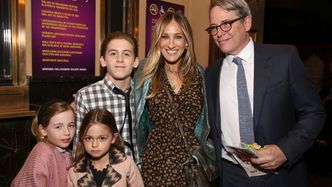 Sarah Jessica Parker i Matthew Broderick pozują na ściance z wyrośniętymi dziećmi (ZDJĘCIA)