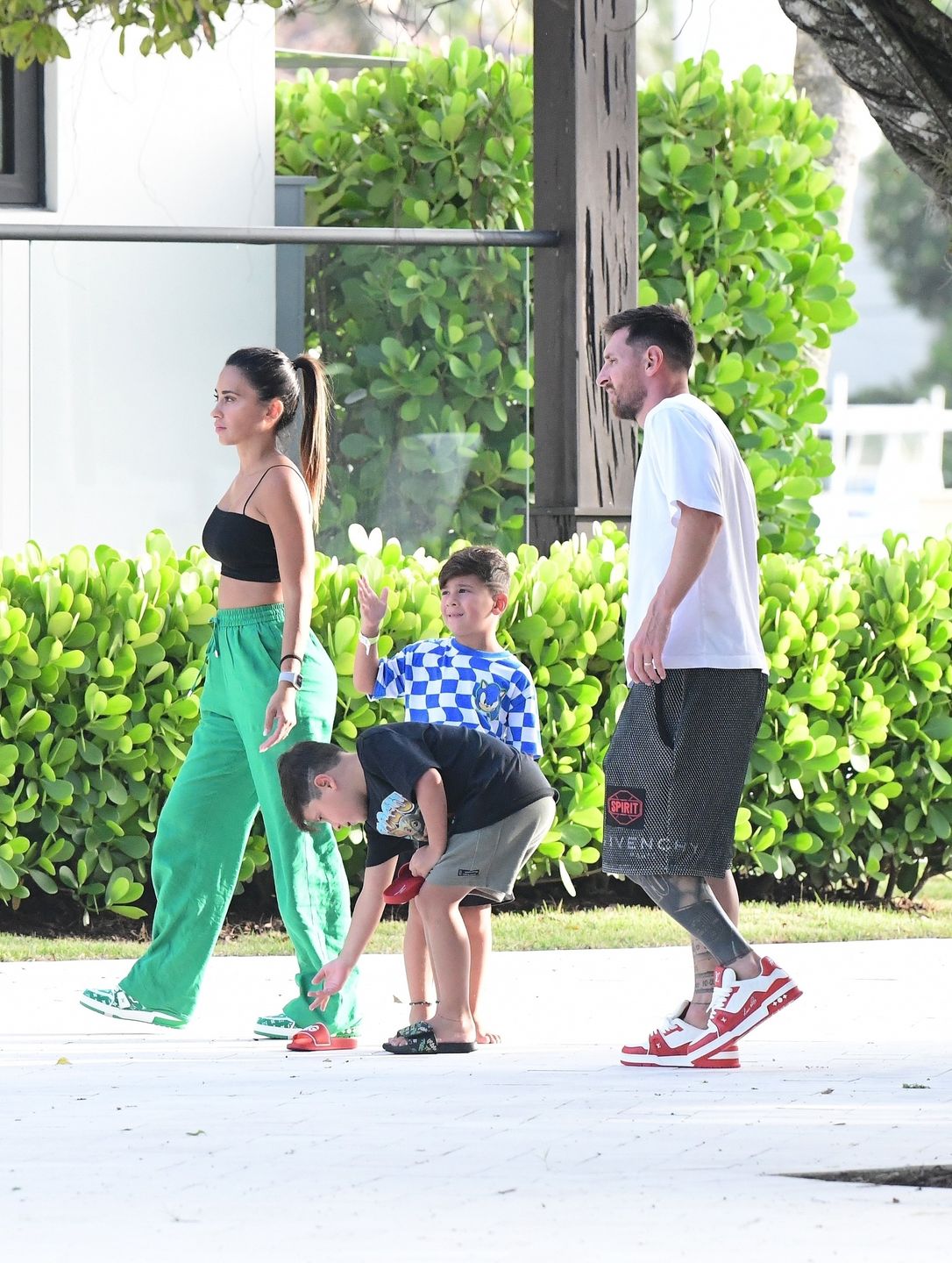 Lionel Messi poluje na nowy dom z rodziną