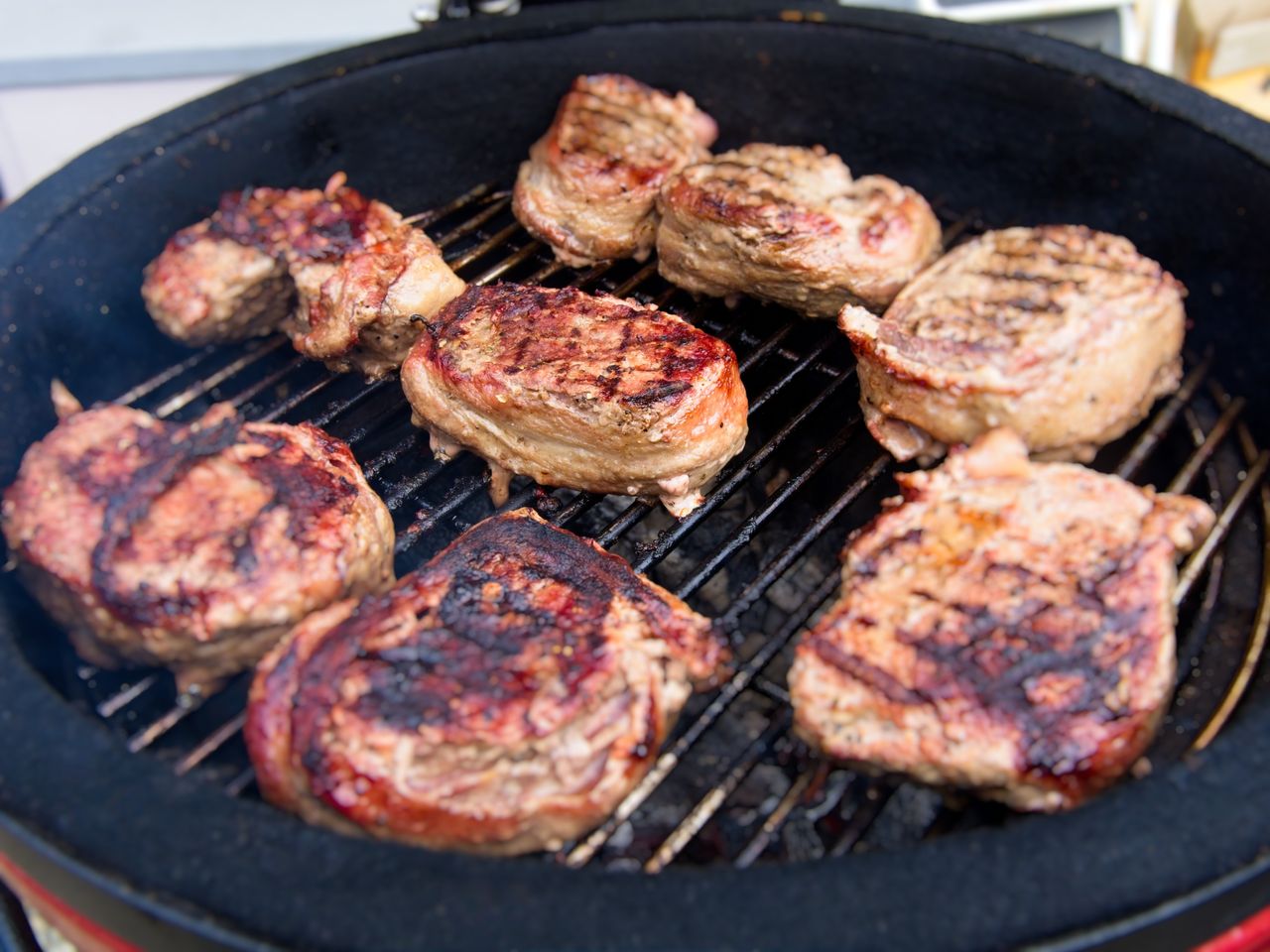 Takiego mięsa nie kładź na grillu. Po kilku minutach zamienia się w truciznę