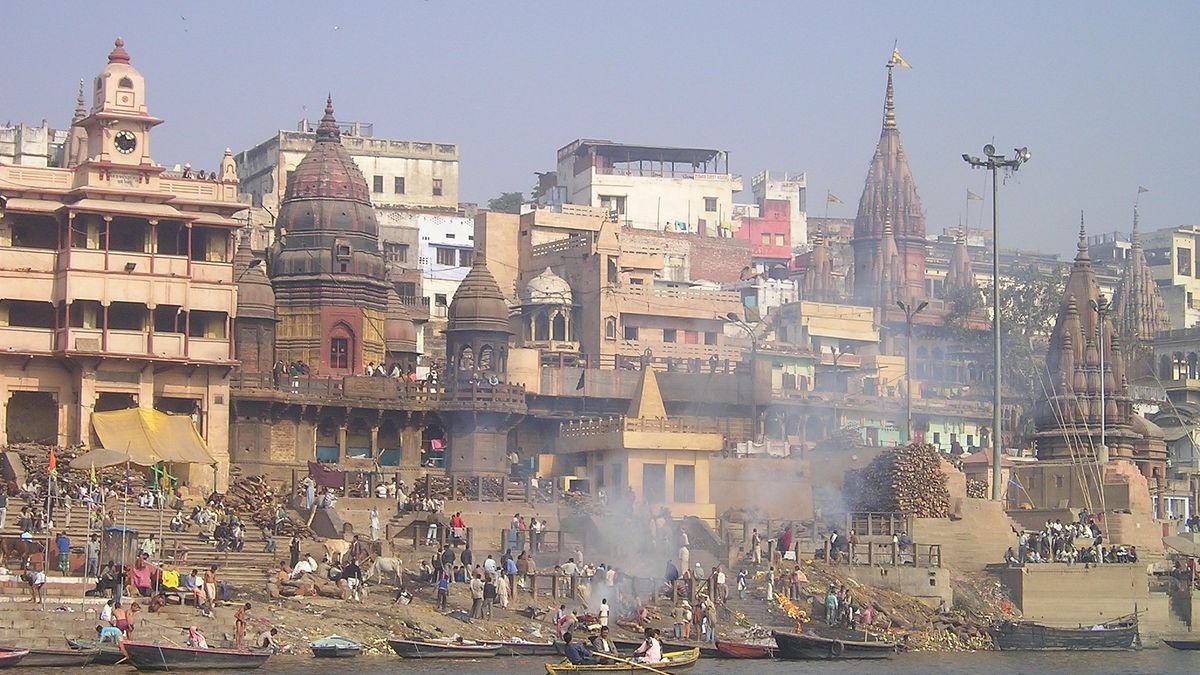 Ponad 6 mln niewyjaśnionych zgonów. Poważny problem w Indiach - zdj. ilustracyjne - brzeg rzeki Ganges 