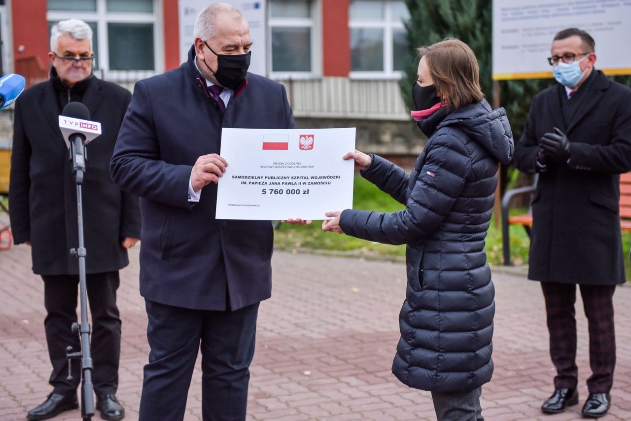 Zamość. Jacek Sasin przekazał pieniądze na modernizację oddziału szpitala