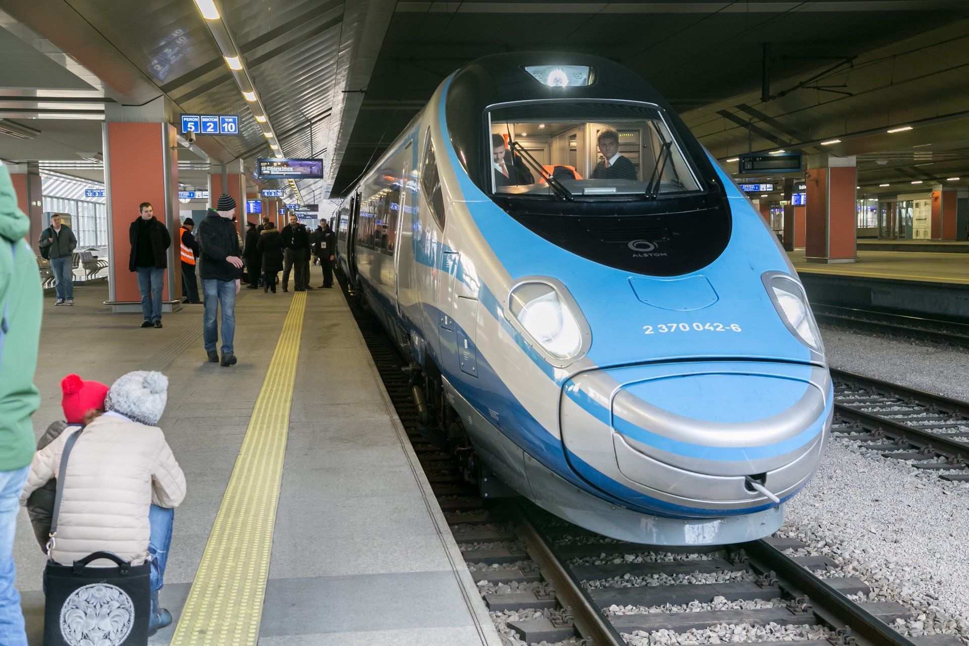 Trwają rozmowy z PKP Intercity, aby na bilety okresowe można było skorzystać z pociągów przyspieszonych.