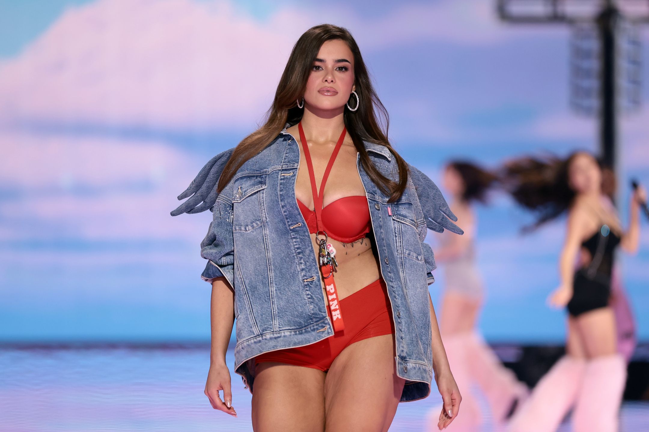 Barbie Ferreira na pokazie Victoria's Secret