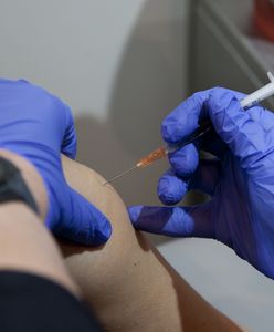 NFZ wskazuje błędy przy szczepieniach grupy zero w Sandomierzu. Chodzi o starostę?