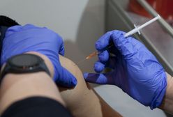 NFZ wskazuje błędy przy szczepieniach grupy zero w Sandomierzu. Chodzi o starostę?