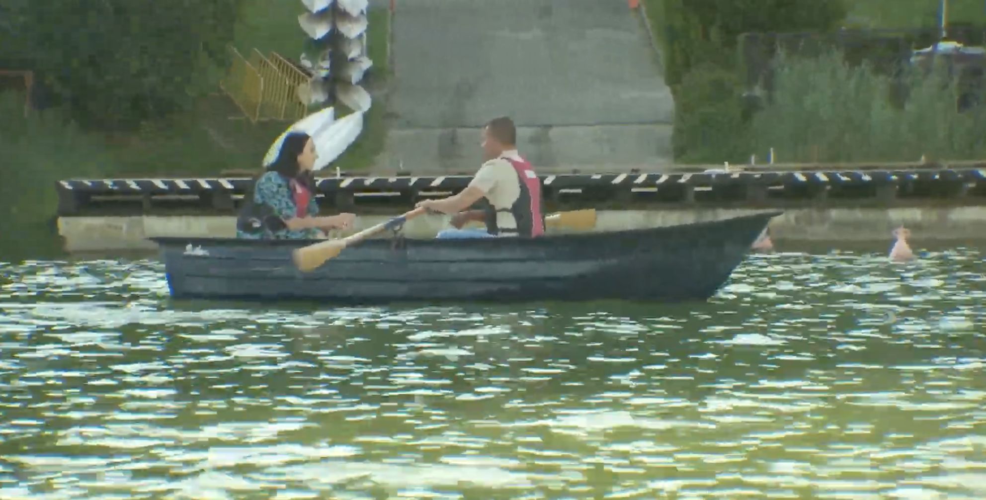 Agnieszka i Krzysztof wybrali się na rejs łódką