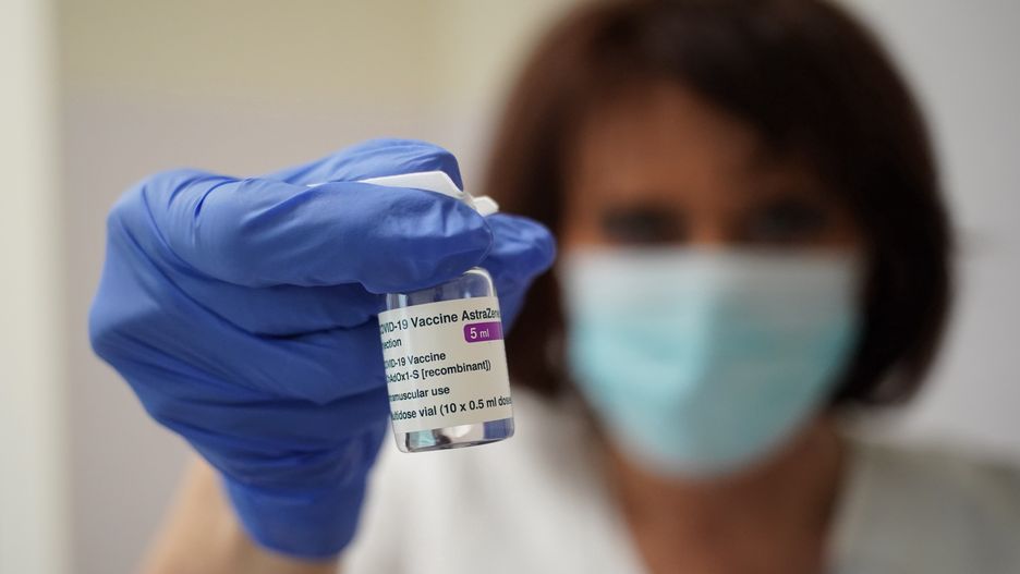 Adam Niedzielski ostro o okładce ostrzegającej przed szczepionką AstraZeneca
