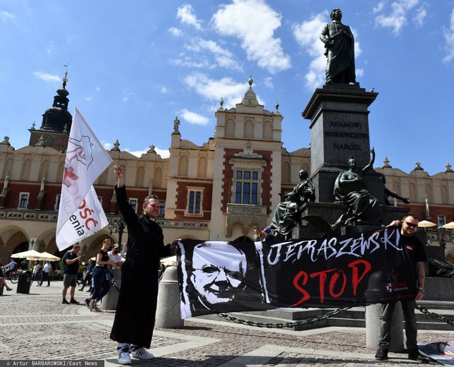 "Kościół winny, nie święty". Antyklerykalny protest w Krakowie