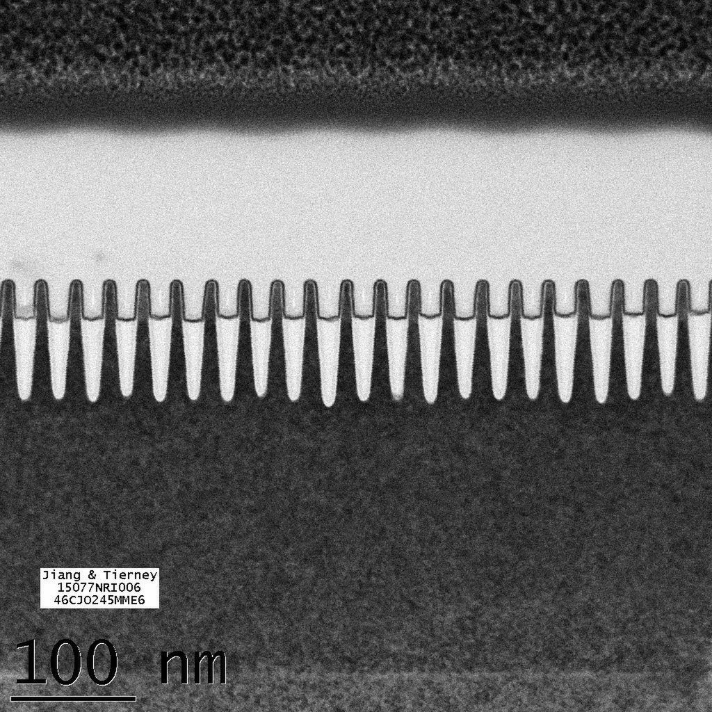 Tranzystory w procesie 7 nm; odległość między krawędziami płetewek 30 nm (źródło: IBM Research)