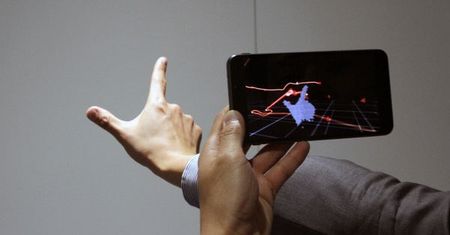 Intel na #MWC16: smartfon z RealSense i mapowanie ruchów dłoni