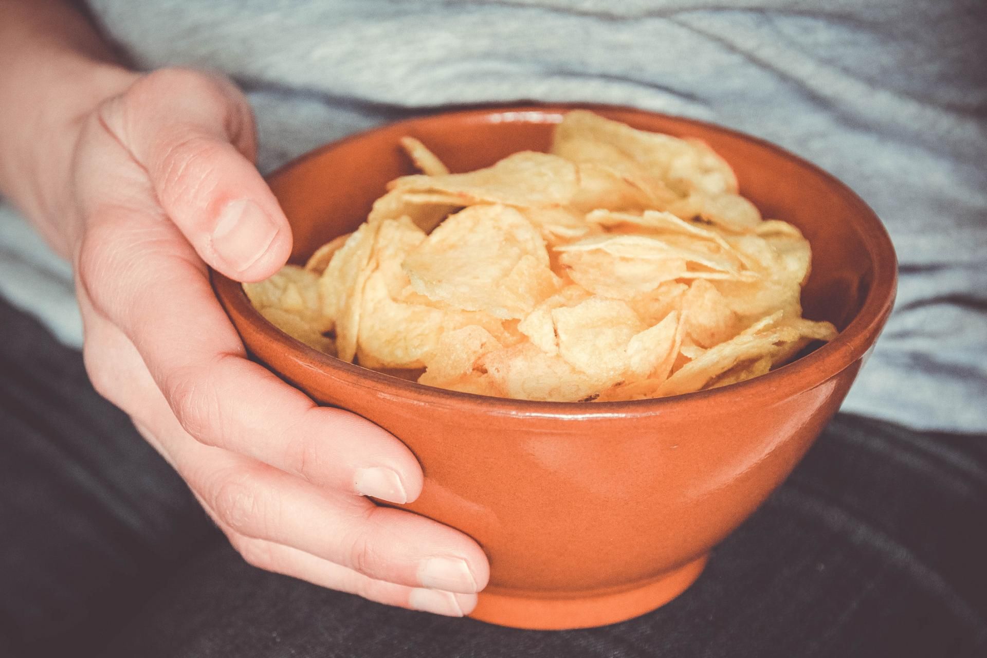 GIS ostrzega konsumentów przed spożywaniem wskazanych partii chipsów