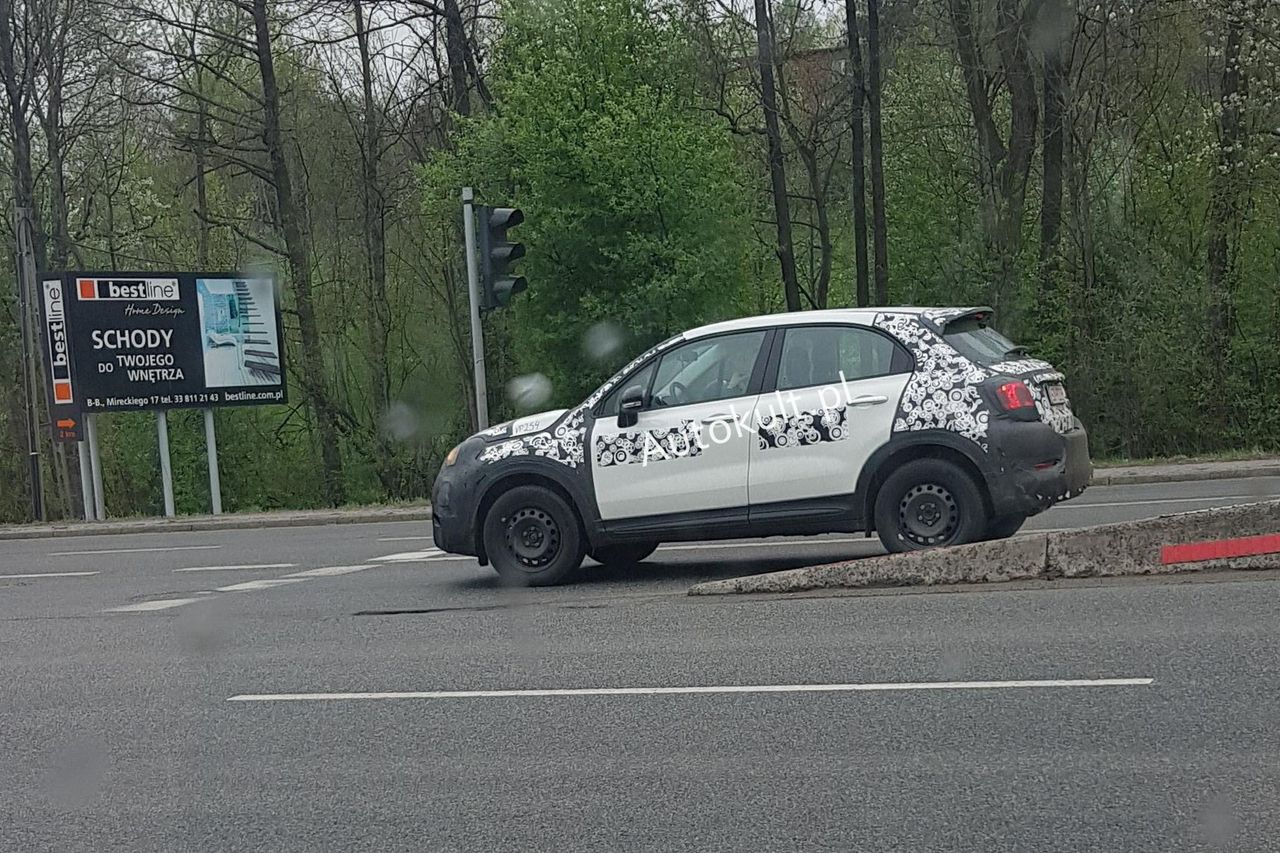 Zamaskowany crossover na ulicach Bielska-Białej. Fiat testuje 500X po liftingu