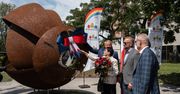 Bydgoszcz: Odsłonięto nową rzeźbę. Upamiętnia Józefa Kałużnego