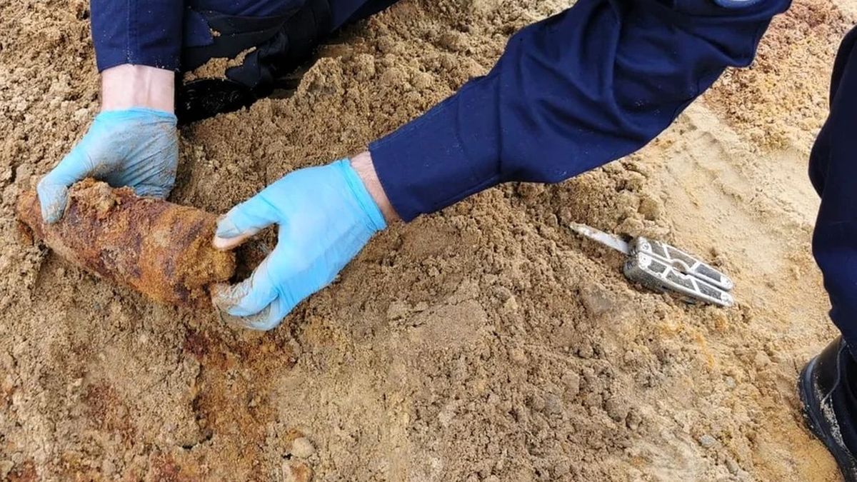 Niewybuchy z II wojny światowej znalezione podczas remontu drogi Łasku
