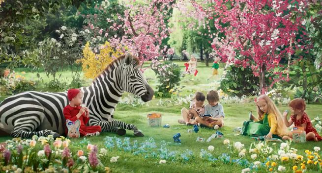 Zebra opowiada o wielkanocnym zajączku w reklamie Wedla (wideo)