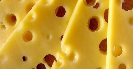 Groźna bakteria w serze żółtym z SM Ryki. Sprawdź, czy masz go w domu!