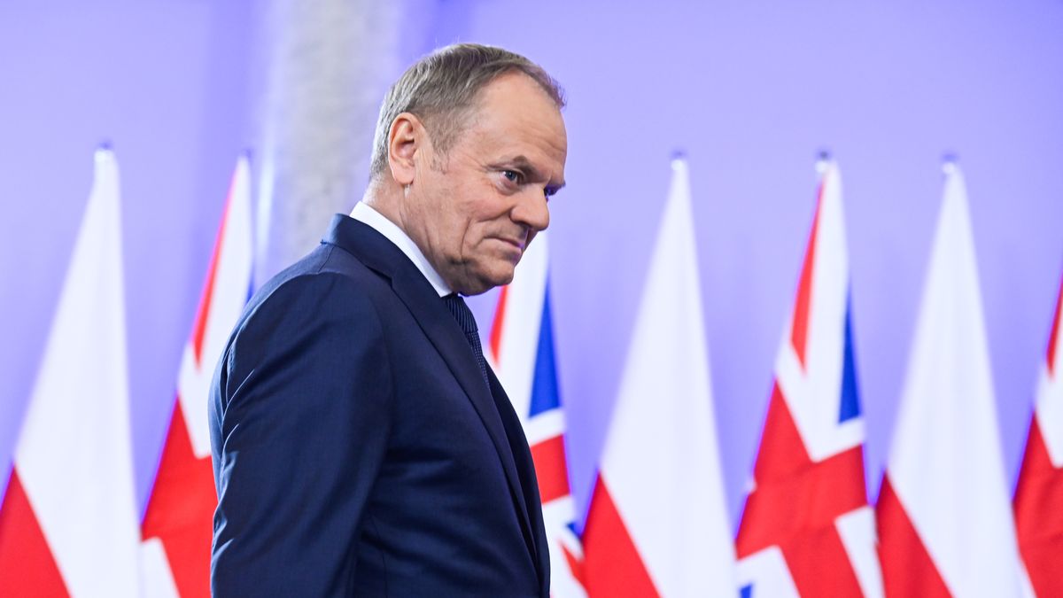 WARSAW, POLAND - JANUARY 17: Poland's Prime Minister, Donald Tusk arrives to welcome the Prime Minister of the United Kingdom of Great Britain and Northern Ireland, Keir Starmer (not seen) at the Chancellery of the Prime Minister  on January 17, 2025 in Warsaw, Poland. The British Prime Minister is holding bilateral meetings with Polish President Andrzej Duda and Prime Minister Donald Tusk. The trip comes off the back of a visit to Kyiv, where Starmer reaffirmed the UK's long term support for Ukraine by signing a "landmark 100-year partnership." Topics such European and Polish-British defence cooperation and international challenges have been discuss with the Polish Prime Minister.  (Photo by Omar Marques/Getty Images)