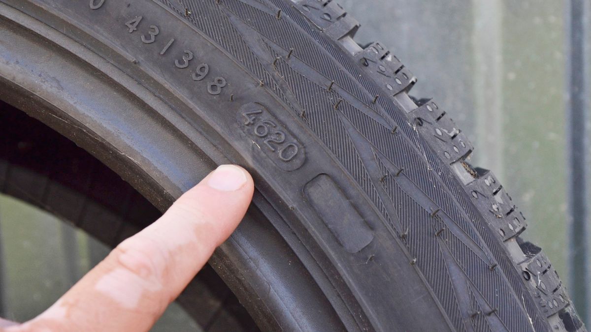 Nowa, czy stara opona? Data produkcji to nie wszystko, ale zależy, z której strony na to patrzeć.