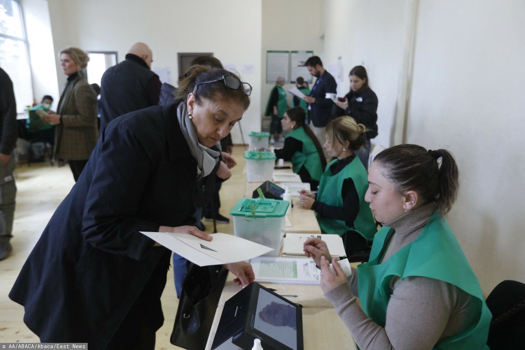 Wybory parlamentarne w Gruzji
TBILISI, GEORGIA - OCTOBER 26: People cast their votes at a polling station during the parliamentary elections in Tbilisi, Georgia on October 26, 2024. Polling stations across the country opened at 08:00 local time. Mirian Meladze / Anadolu/ABACAPRESS.COM
AA/ABACA