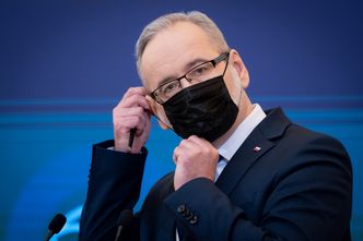 Jest decyzja. Maseczki w szpitalach, przychodniach i aptekach zostaną z nami na dłużej
