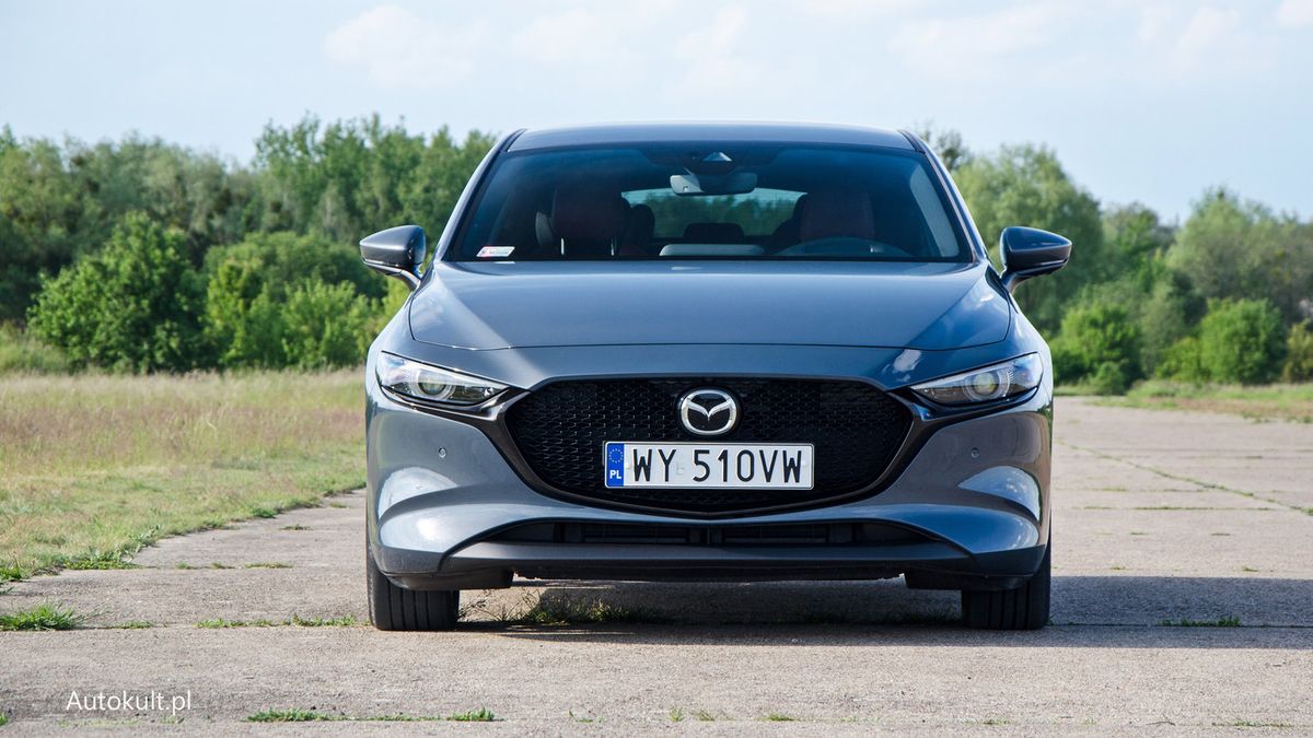 Mazda 3 jest dostępna z rabatem do 28 tys. zł.